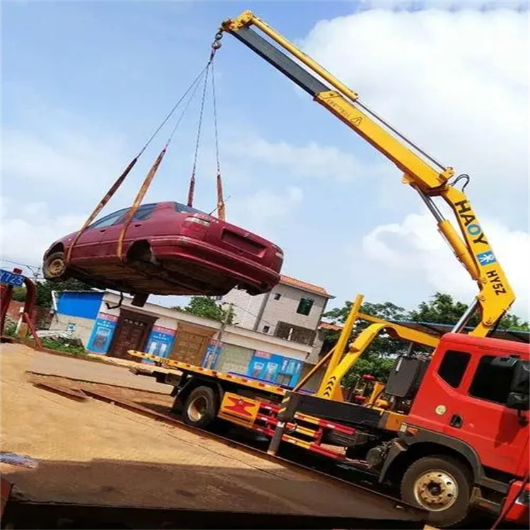 平潭县吊车吊汽车的正确方法